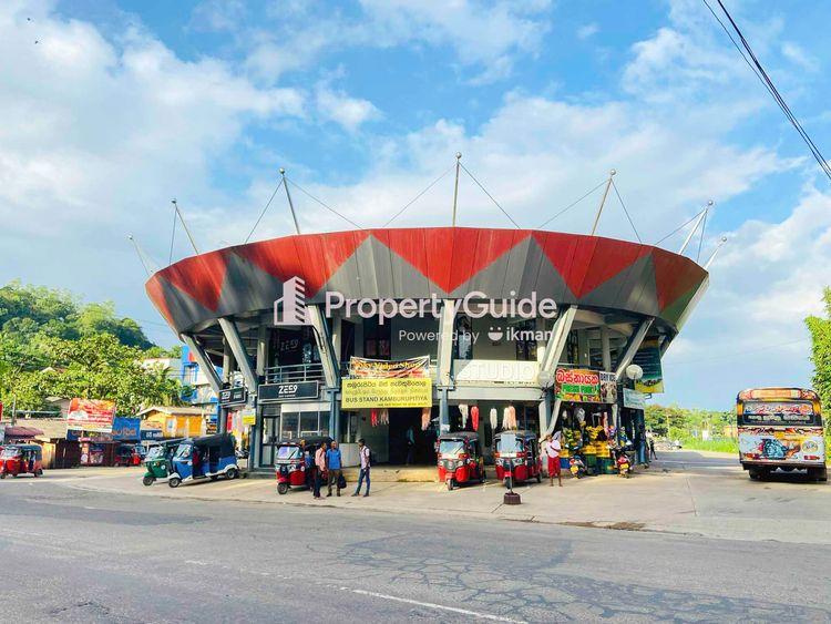 kamburupitiya-main-bus-stand Image