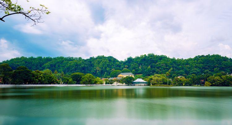 kandy-lake