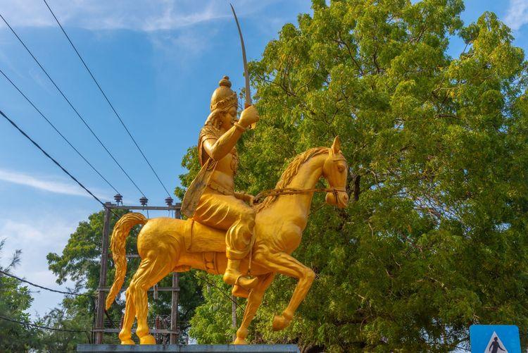 king-sangiliyan's-statue-nallur ඡායාරූපය