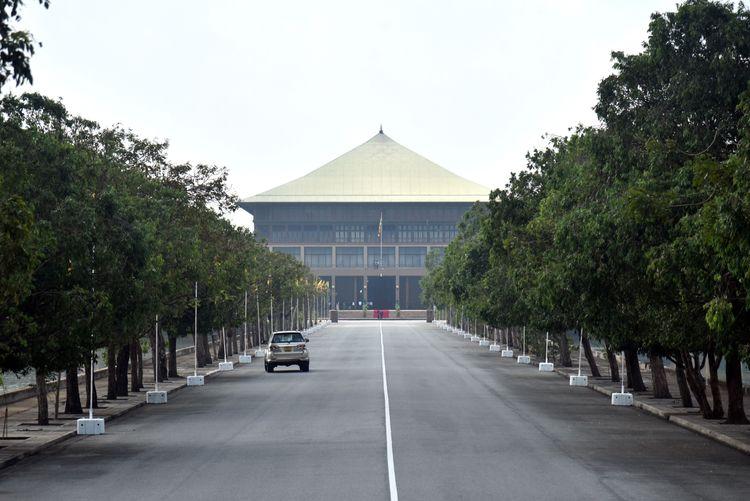sri-lankan-parliament-building