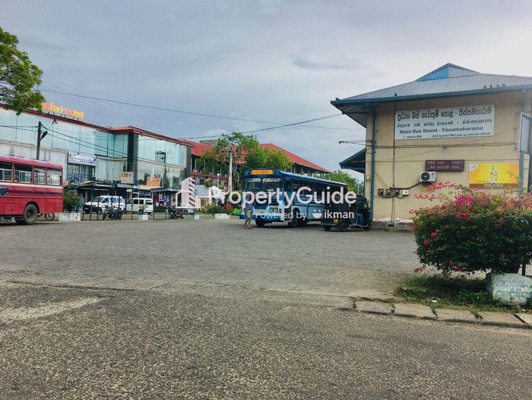 tissamaharama-bus-stand ඡායාරූපය