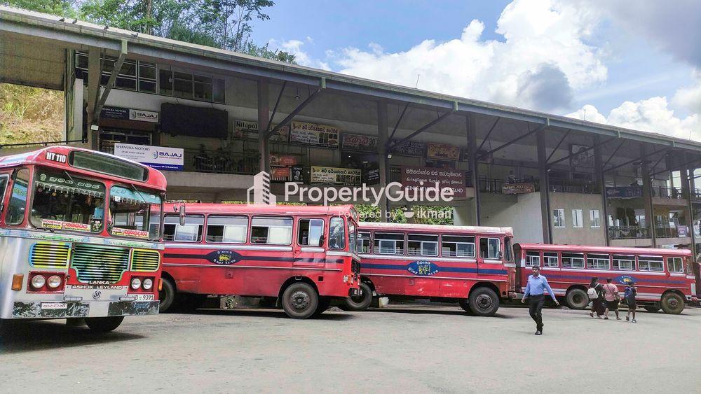 bus stand ginigathhena Image