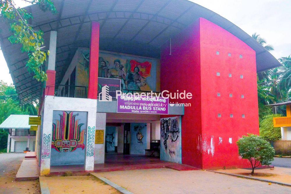 madulla bus stand படம்