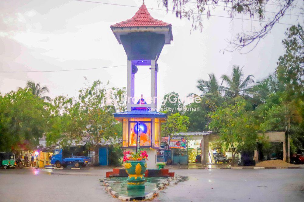 nawagaththegama clock tower Image