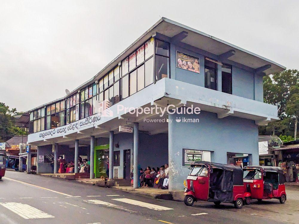 thumpane public shopping complex Image
