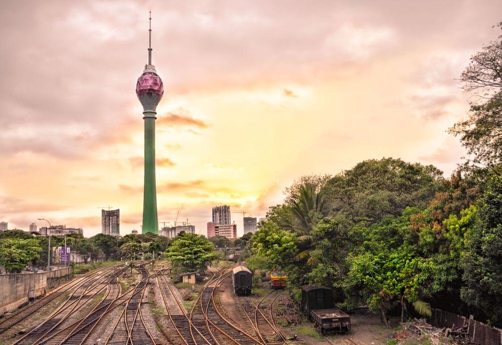 view-of-lotus-tower-from-maradana ඡායාරූපය