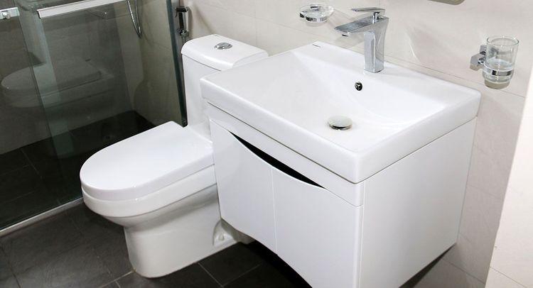 blue-ocean-beach-road-bathroom ගල්කිස්ස