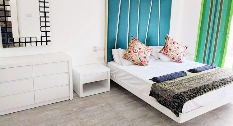 blue-ocean-beach-road-master-bedroom ගල්කිස්ස