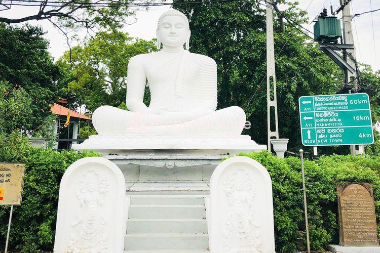buddha statue polonnaruwa படம்