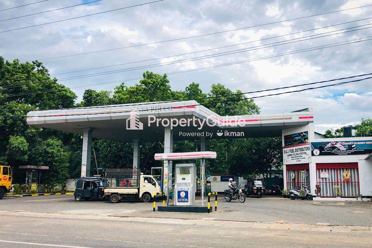 ceypetco filling station hingurakgoda Image