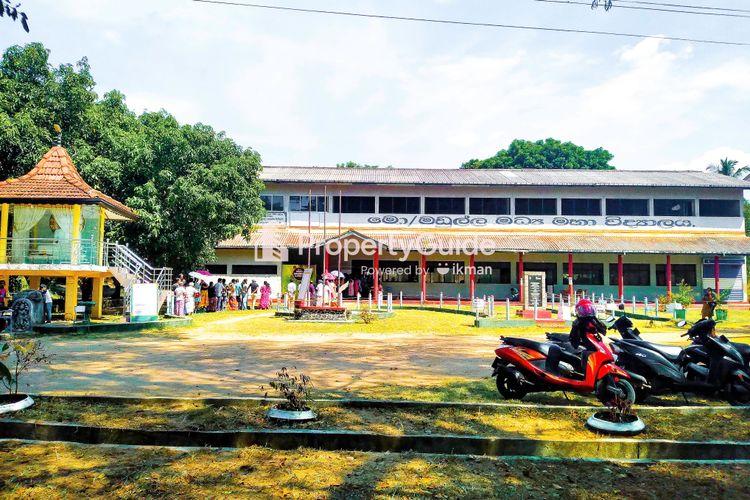 madulla central college படம்
