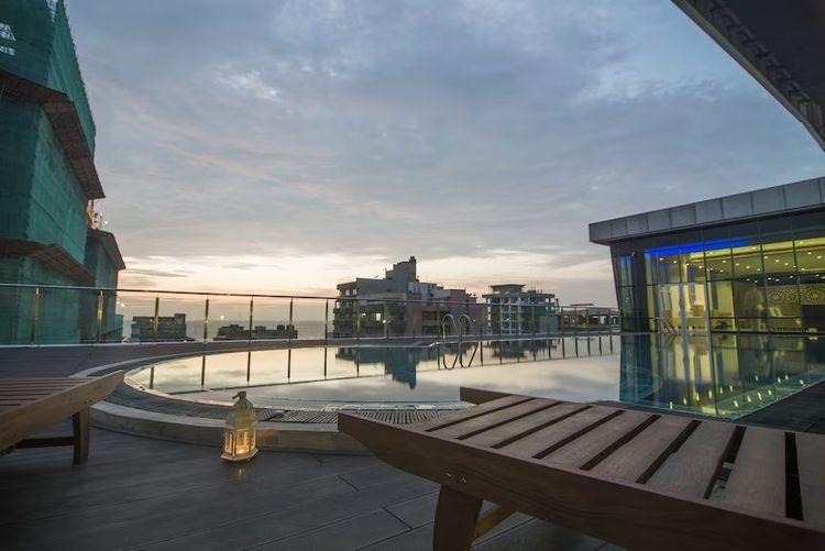 platinum-one-suites-pool கொழும்பு 3