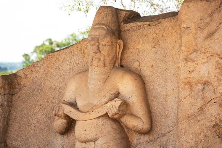 polonnaruwa-parakrama-statue Image