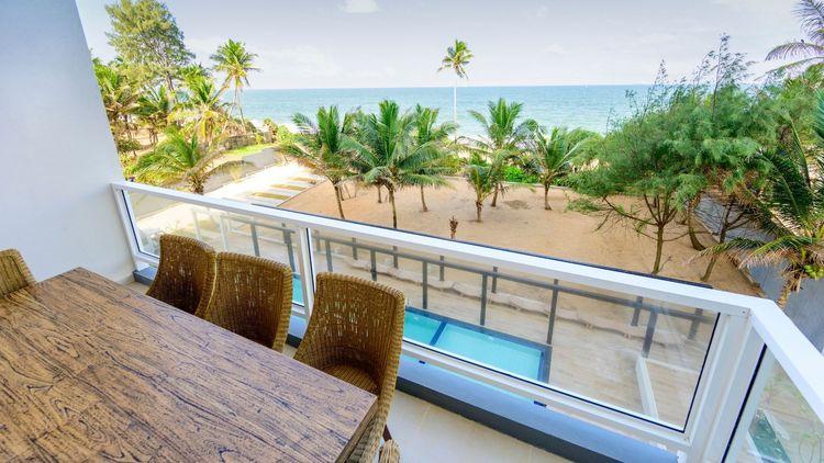 the-beach-front-1-uswetakeiyawa-balcony வத்தளை